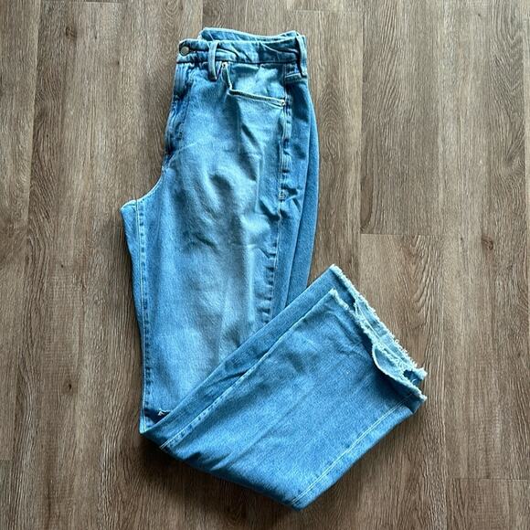 Good American Good Classic Bootcut Jean - Picture 2 of 6